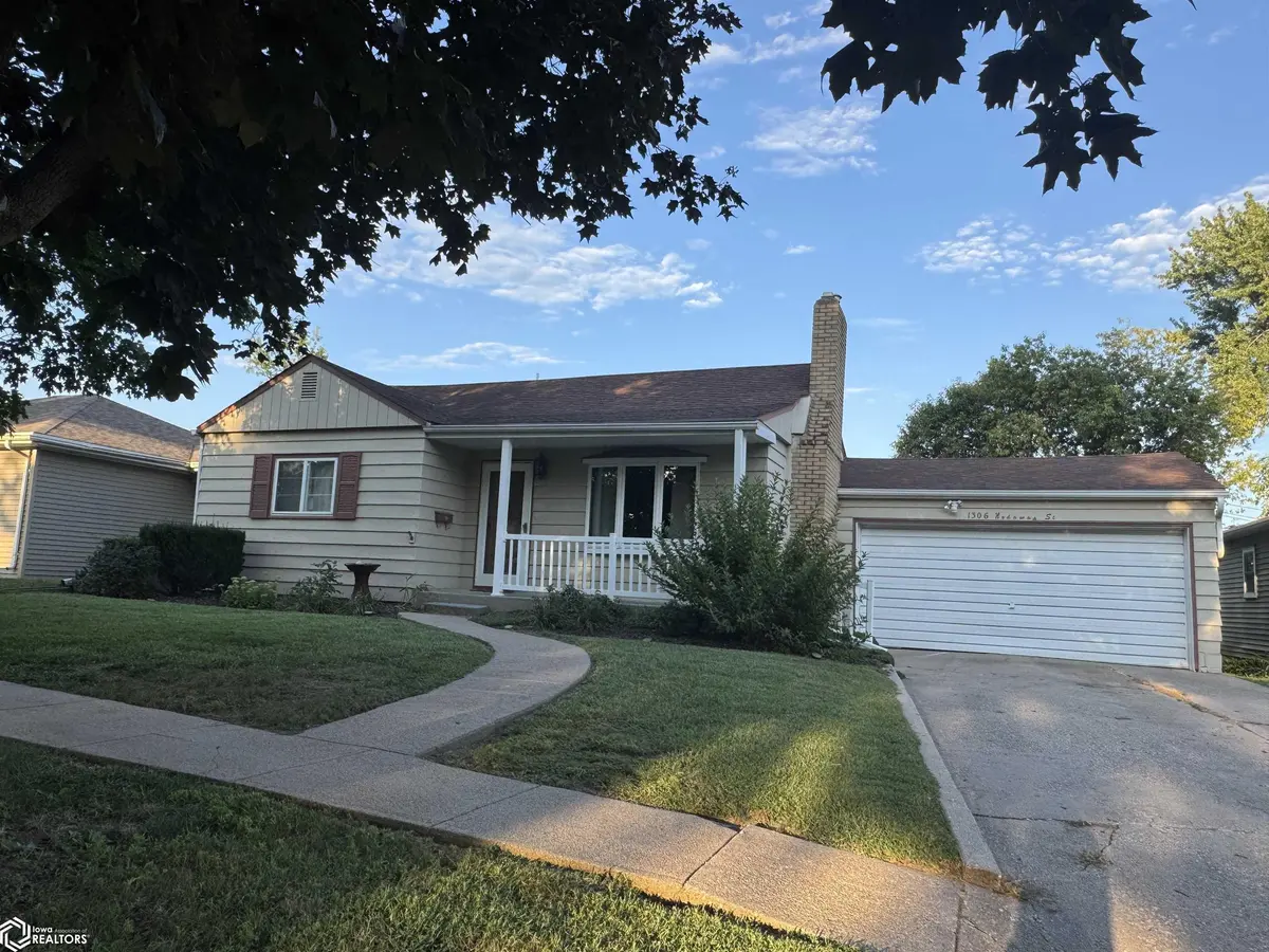 1306 Nodaway ST, Corning, IA 50841