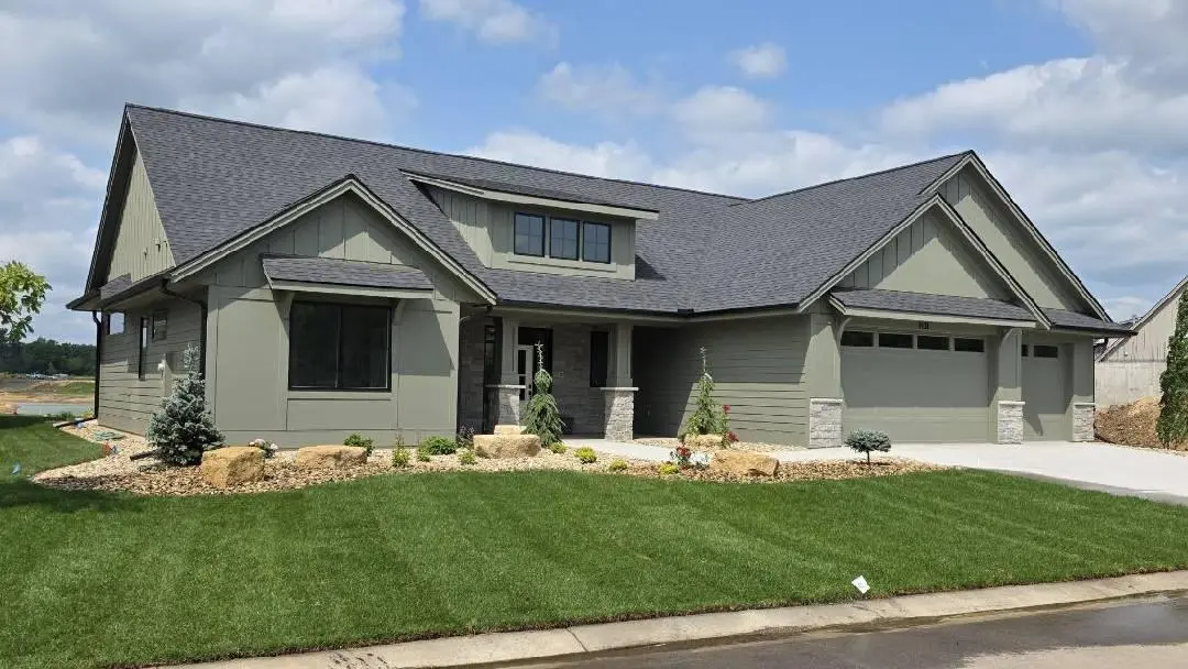 1747 Mayowood CT SW, Rochester, MN 55902