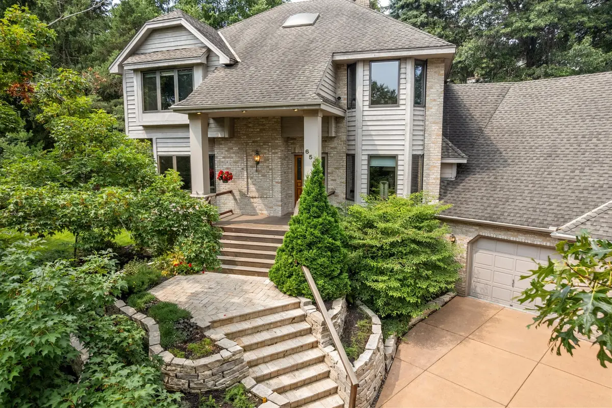 655 Evergreen CIR, Shoreview, MN 55126