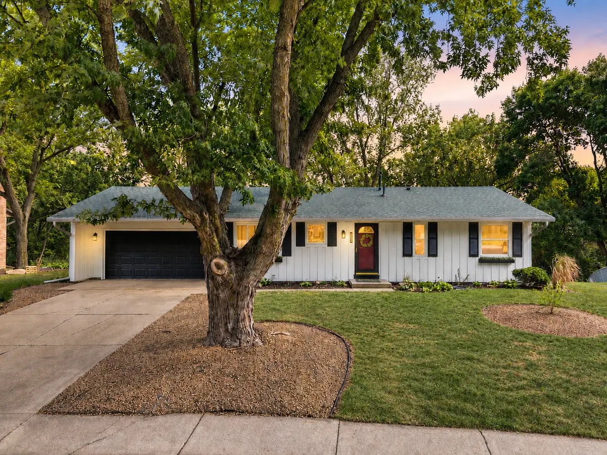 13471 Eveleth WAY, Apple Valley, MN 55124