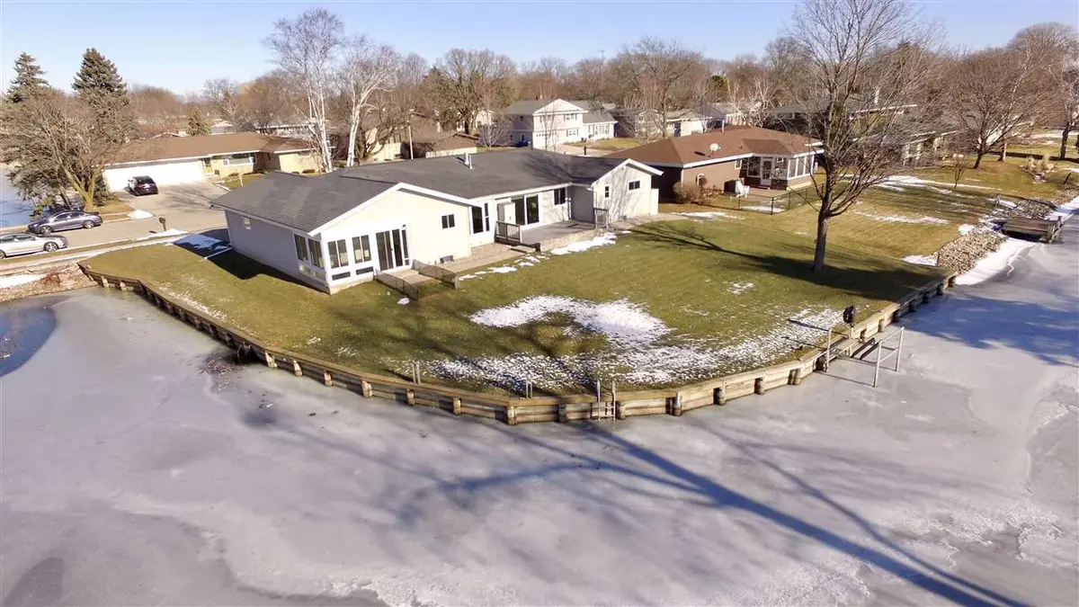 823 LEEWARD CT, Oshkosh, WI 54901