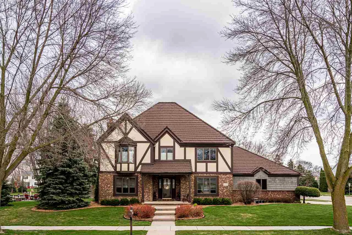 1800 CLIFFVIEW CT, Oshkosh, WI 54901-2505