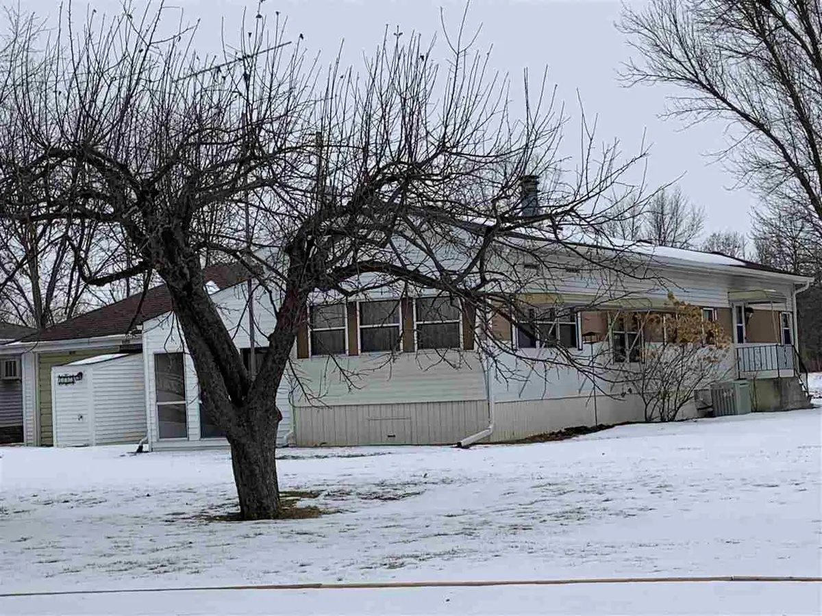 8425 OCONNELLS RESORT RD, Winneconne, WI 54986