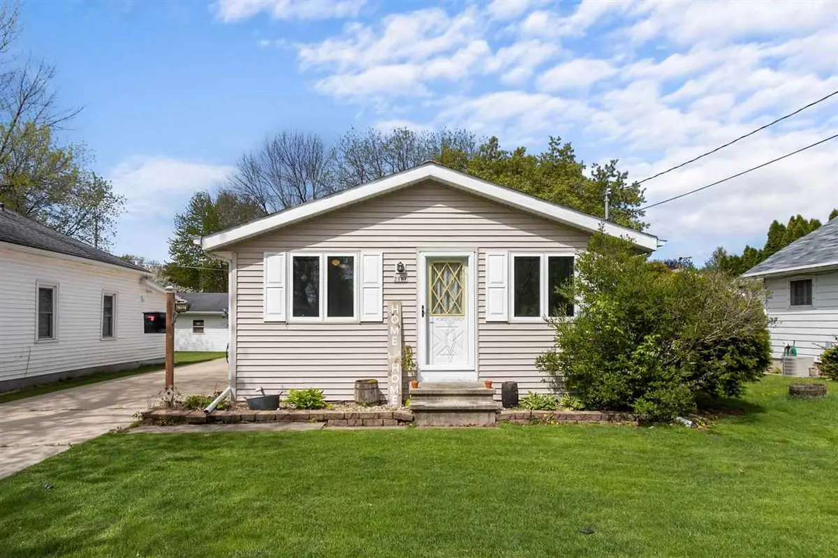 2107 ASHLAND ST, Oshkosh, WI 54901-1901