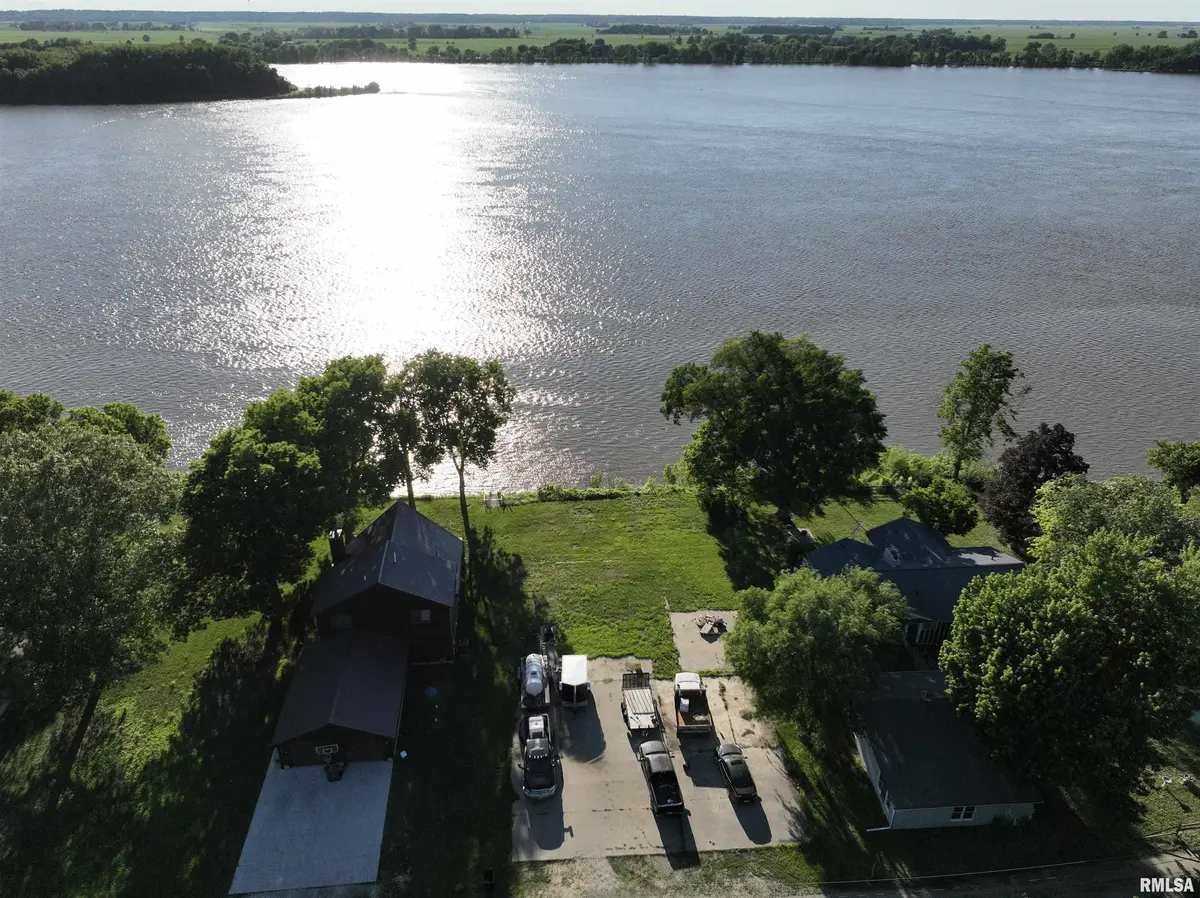 555 FRONT ST, Oquawka, IL 61469