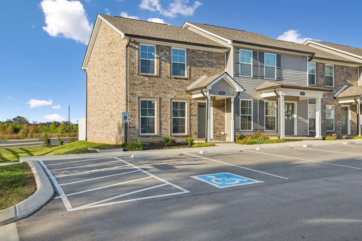 911 Sutton Cv, Columbia, TN 38401