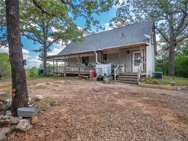 499 Hidden Oaks DR, Elgin, TX 78621