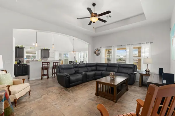 111 Plantain DR, Hutto, TX 78634