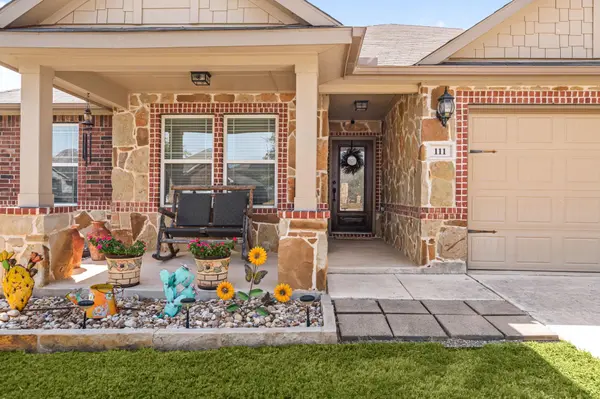 111 Plantain DR, Hutto, TX 78634
