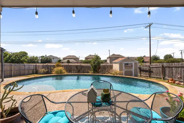 111 Plantain DR, Hutto, TX 78634