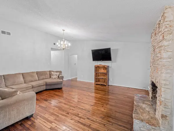 404 MULBERRY DR, Austin, TX 78745