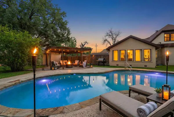 300 Mills ST, Smithville, TX 78957