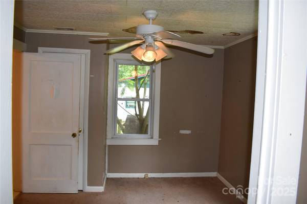 18417 Hwy 221 HWY N, Marion, NC 28752