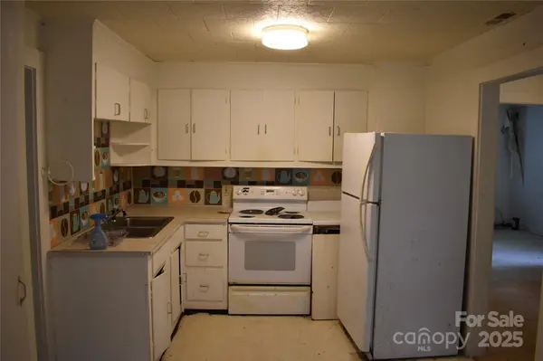 18417 Hwy 221 HWY N, Marion, NC 28752