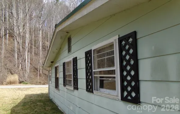 1905 Little Creek RD, Burnsville, NC 28714