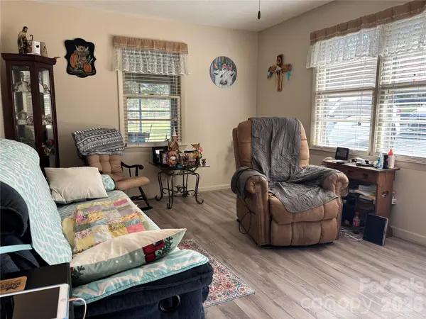 1954 Villa DR, Newton, NC 28658