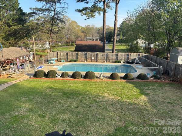 1954 Villa DR, Newton, NC 28658