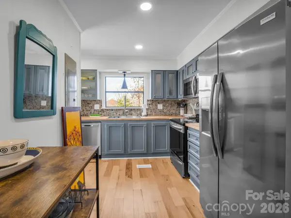 456 Youngs Mountain DR, Lake Lure, NC 28746