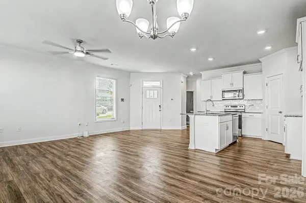 33 Cedar Hill RD, Hendersonville, NC 28792