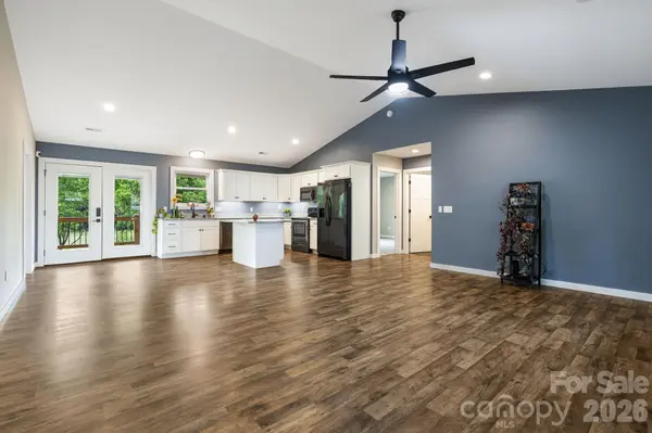 923 Newfound RD, Leicester, NC 28748
