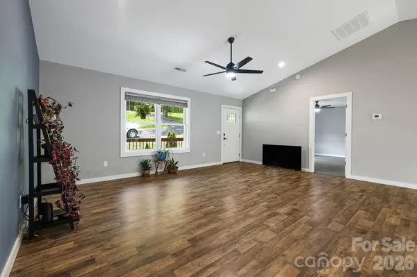 923 Newfound RD, Leicester, NC 28748