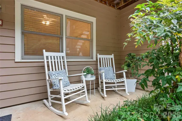 20 Timberlake DR, Asheville, NC 28803