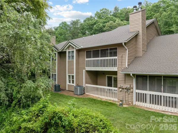 20 Timberlake DR, Asheville, NC 28803