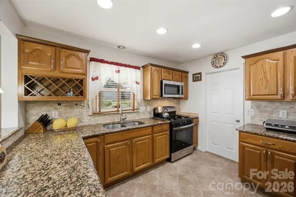 5218 Dolphin LN, Charlotte, NC 28215
