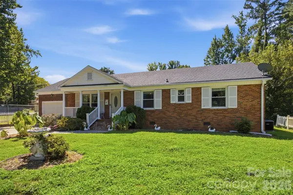5218 Dolphin LN, Charlotte, NC 28215