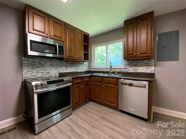 325 Glenwood DR, Mooresville, NC 28115