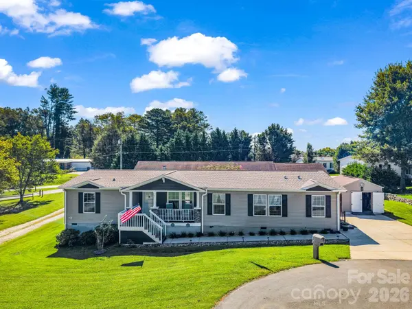 12 N Frederick LN, Hendersonville, NC 28792