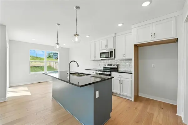 4805 SW 6th TER, Blue Springs, MO 64014