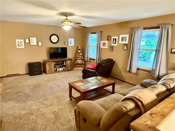 1022 W COOPER ST, Maryville, MO 64468