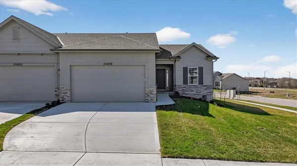 25039 W 94th TER, Lenexa, KS 66227