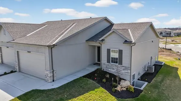 25039 W 94th TER, Lenexa, KS 66227
