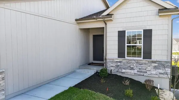 25039 W 94th TER, Lenexa, KS 66227