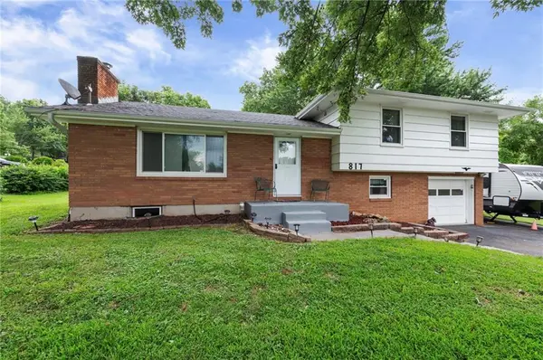 817 S Alexander RD, Independence, MO 64056