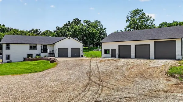 25493 Kansas AVE, Tonganoxie, KS 66086