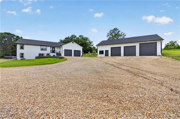 25493 Kansas AVE, Tonganoxie, KS 66086