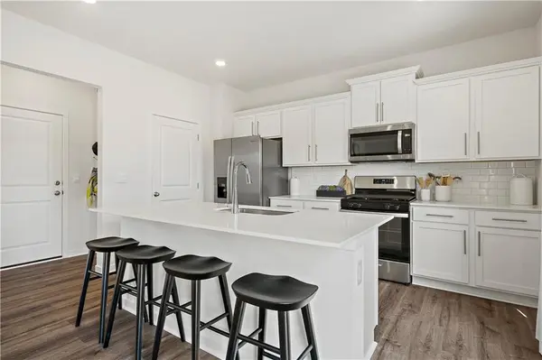 21048 W 217th CT, Spring Hill, KS 66083