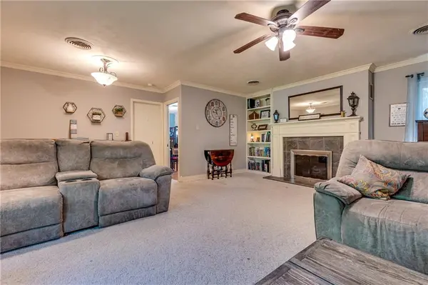 1324 S Oak ST, Ottawa, KS 66067