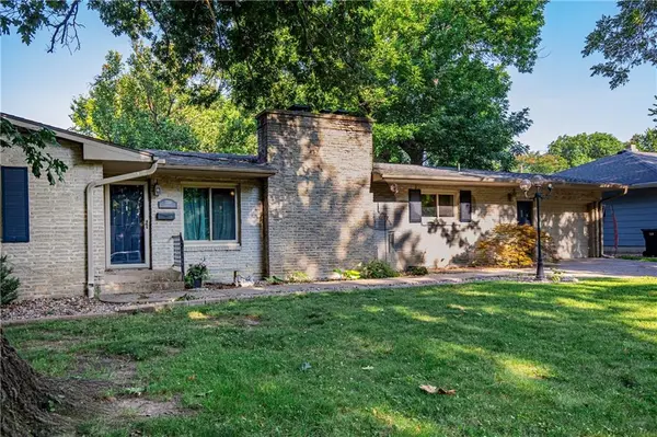 1324 S Oak ST, Ottawa, KS 66067