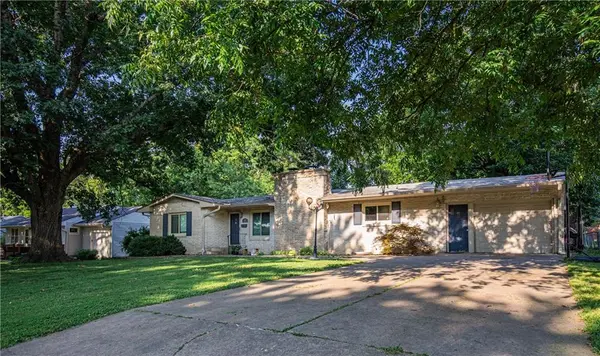 1324 S Oak ST, Ottawa, KS 66067