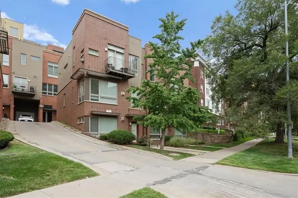 4524 Mill Creek Pkwy, Kansas City, MO 64111