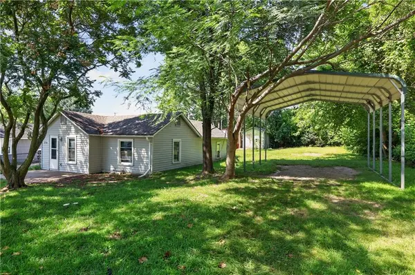 216 S Hunter ST, Independence, MO 64050