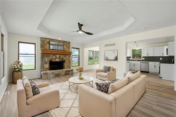 1636 NE Thames DR, Lee's Summit, MO 64086