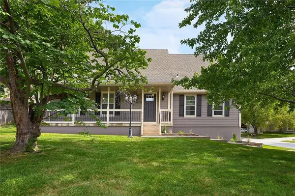 1636 NE Thames DR, Lee's Summit, MO 64086