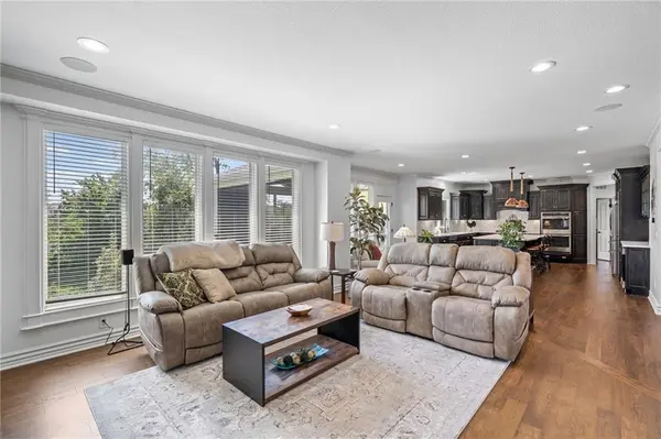 4248 SW Stoney Brook DR, Lee's Summit, MO 64082