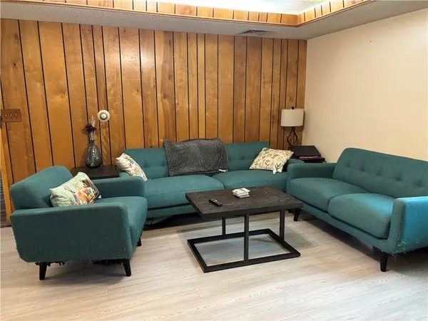 106 S Park AVE, Independence, MO 64050