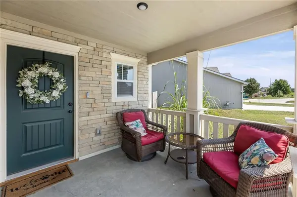1607 Bluestem DR, Ottawa, KS 66067